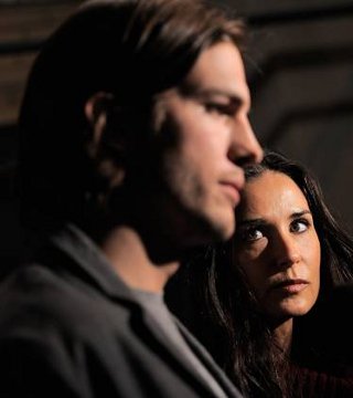    Demi Moore - Ashton Kutcher; - K