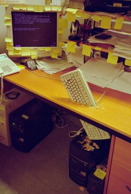 Click       
 ============== 
  ...
  ...   ...! :wink:
 : office holidays desk PC  