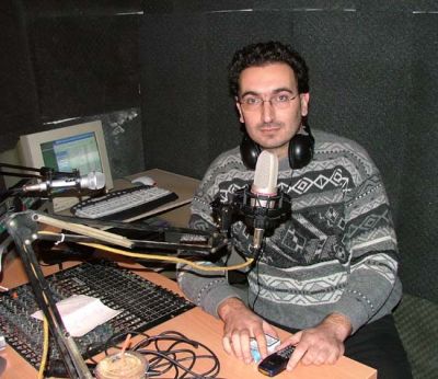 Click για να την δείτε σε μεγάλο μέγεθος
==============
Free FM - Μηνάς Λαβάντης
Οχι η πιο κολακευτική φωτογραφία που θα μπορούσα να δημοσιεύσω της αφεντομουτσουνάδας μου, αλλά ..χαλάλι! Στο μικρόφωνο του Free 98 FM, ο Μηνάς Λαβάντης!
Λέξεις Κλειδιά: Μηνάς Λαβάντης Free FM studio Click για να την δείτε σε μεγάλο μέγεθος
==============
Free FM - Μηνάς Λαβάντης
Οχι η πιο κολακευτική φωτογραφία που θα μπορούσα να δημοσιεύσω της αφεντομουτσουνάδας μου, αλλά ..χαλάλι! Στο μικρόφωνο του Free 98 FM, ο Μηνάς Λαβάντης!
Λέξεις Κλειδιά: Μηνάς Λαβάντης Free FM studio