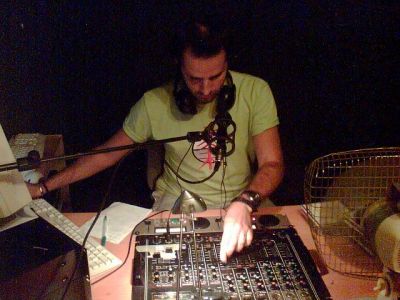 Click για να την δείτε σε μεγάλο μέγεθος
==============
DJ-PRESSURE
Dj pressure στο studio του FREE FM
Λέξεις Κλειδιά: pressure Click για να την δείτε σε μεγάλο μέγεθος
==============
DJ-PRESSURE
Dj pressure στο studio του FREE FM
Λέξεις Κλειδιά: pressure