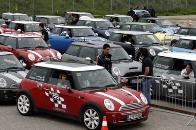 Click       
 ============== 
stimenoi sthn oura gia na valoume mesa ta mini!
Mini United 2007 Zaadvort
 : Mini United 2007 Zaadvort