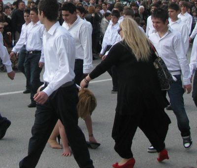 Click για να την δείτε σε μεγάλο μέγεθος
==============
Παρελαση 3/4
Τα δεκάποντα τακούνια θέλουν κι επιδέξειες φτέρνες
Click για να την δείτε σε μεγάλο μέγεθος
==============
Παρελαση 3/4
Τα δεκάποντα τακούνια θέλουν κι επιδέξειες φτέρνες