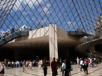 Click       
 ============== 
Inside the Louvre, Paris
 : elliagne paris