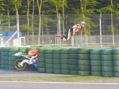 Click       
 ============== 
Superman
 
 : moto bike race take off