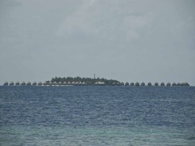 Click       
 ============== 
 
       ...    4,8 .   !
 : Maldives Bandos   